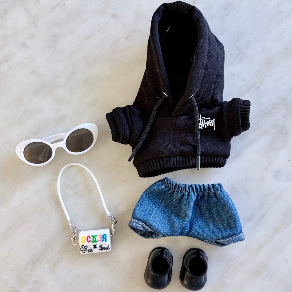Hoodie and denim Labubu outfit - Picture 3 of 3